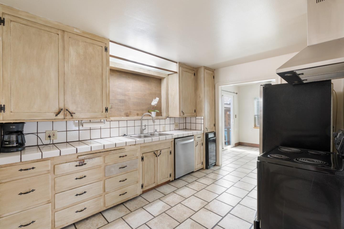 Detail Gallery Image 12 of 33 For 319 Fulton St, Redwood City,  CA 94062 - 3 Beds | 1/1 Baths