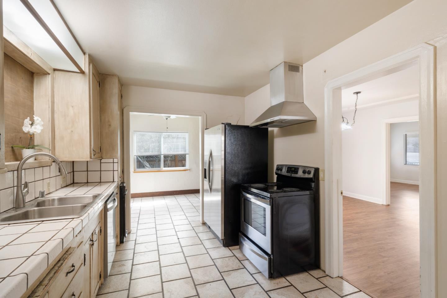 Detail Gallery Image 13 of 33 For 319 Fulton St, Redwood City,  CA 94062 - 3 Beds | 1/1 Baths