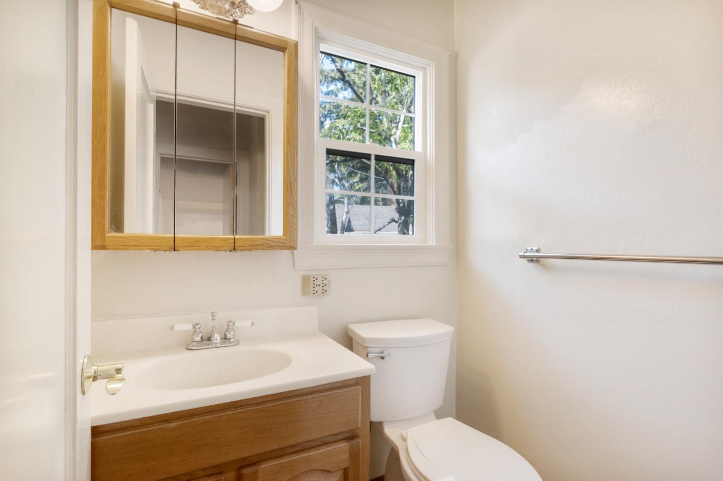 Detail Gallery Image 21 of 33 For 319 Fulton St, Redwood City,  CA 94062 - 3 Beds | 1/1 Baths