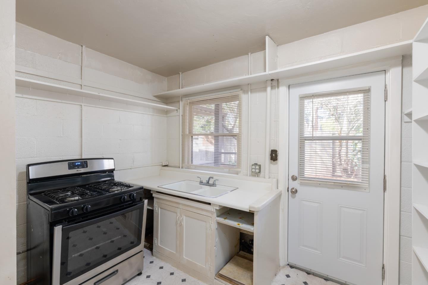 Detail Gallery Image 32 of 33 For 319 Fulton St, Redwood City,  CA 94062 - 3 Beds | 1/1 Baths