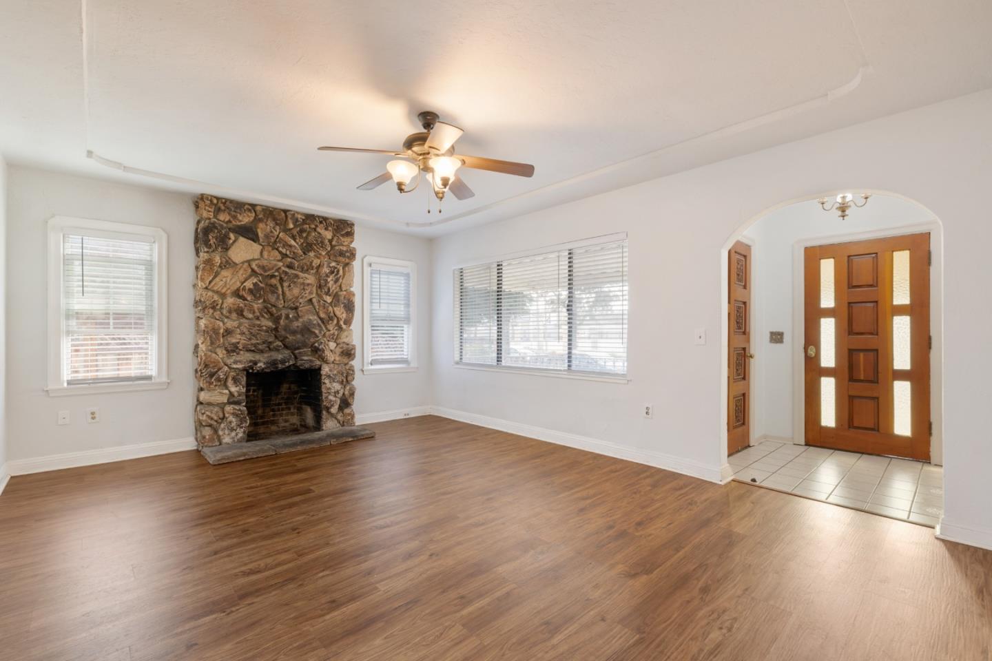 Detail Gallery Image 7 of 33 For 319 Fulton St, Redwood City,  CA 94062 - 3 Beds | 1/1 Baths