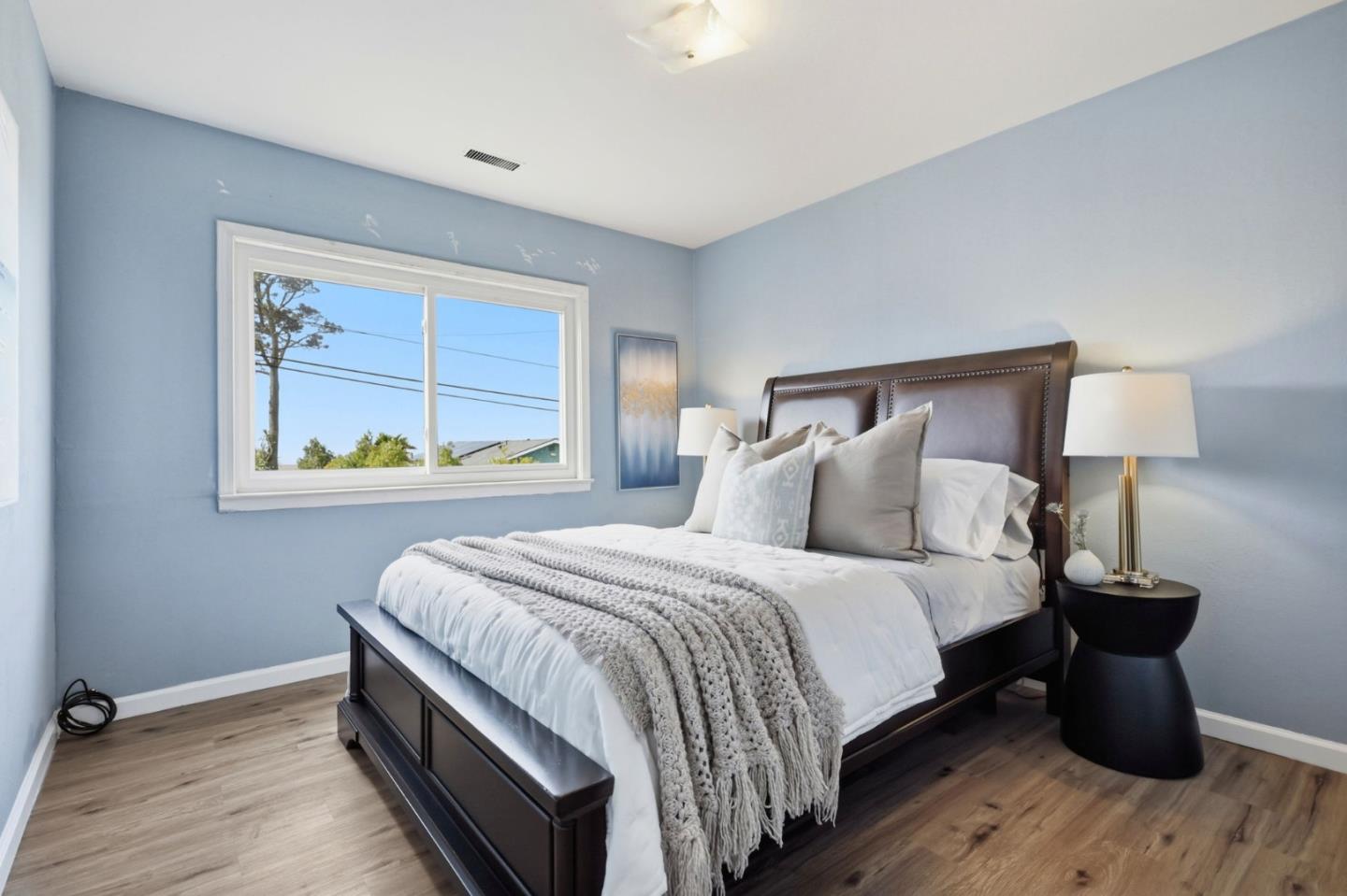 Detail Gallery Image 13 of 21 For 467 Heathcliff Dr, Pacifica,  CA 94044 - 4 Beds | 2 Baths