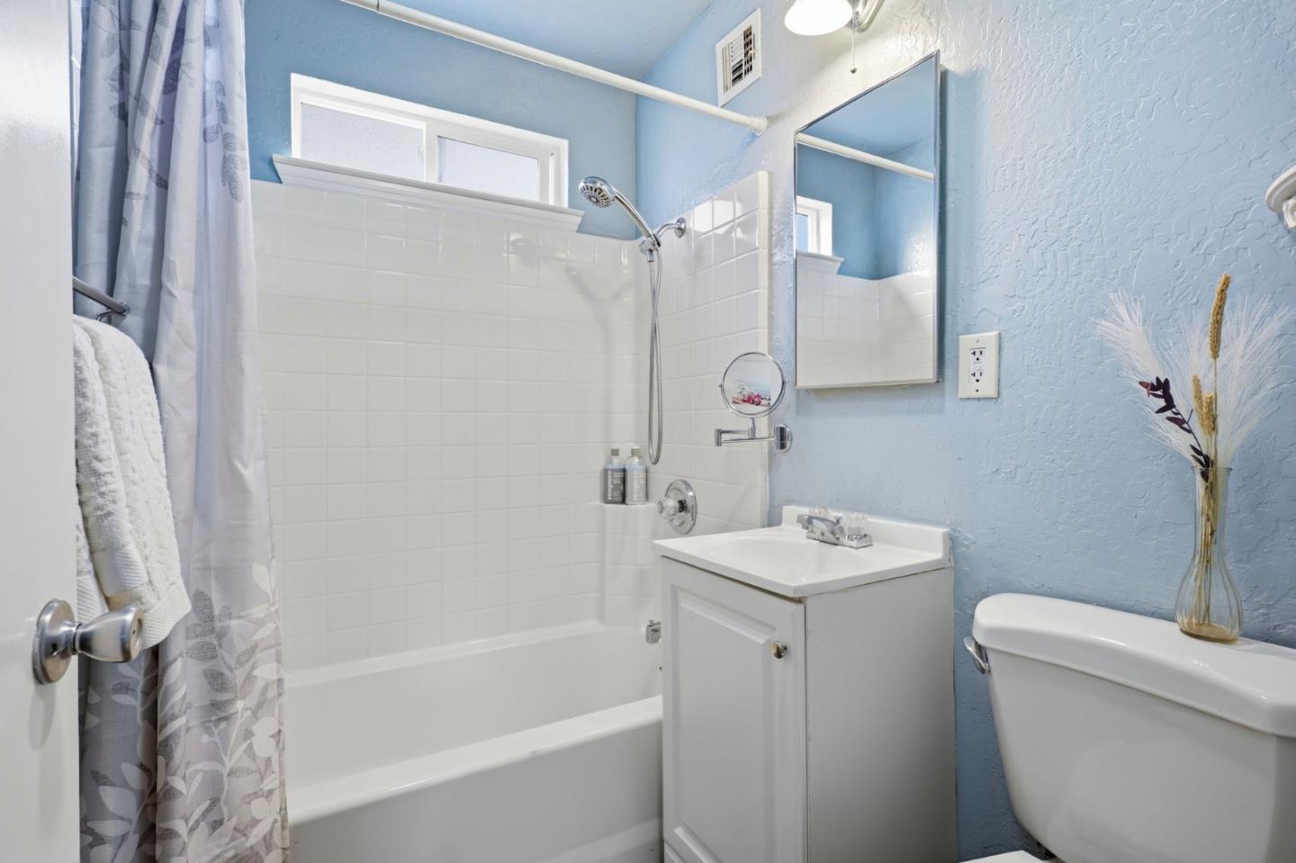 Detail Gallery Image 14 of 21 For 467 Heathcliff Dr, Pacifica,  CA 94044 - 4 Beds | 2 Baths