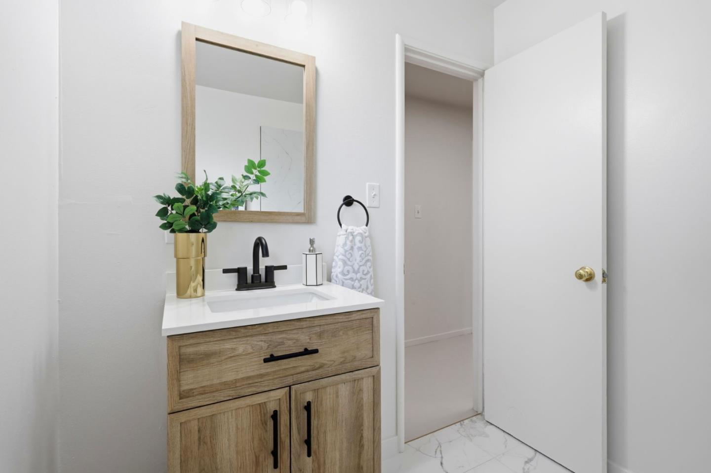 Detail Gallery Image 15 of 21 For 467 Heathcliff Dr, Pacifica,  CA 94044 - 4 Beds | 2 Baths