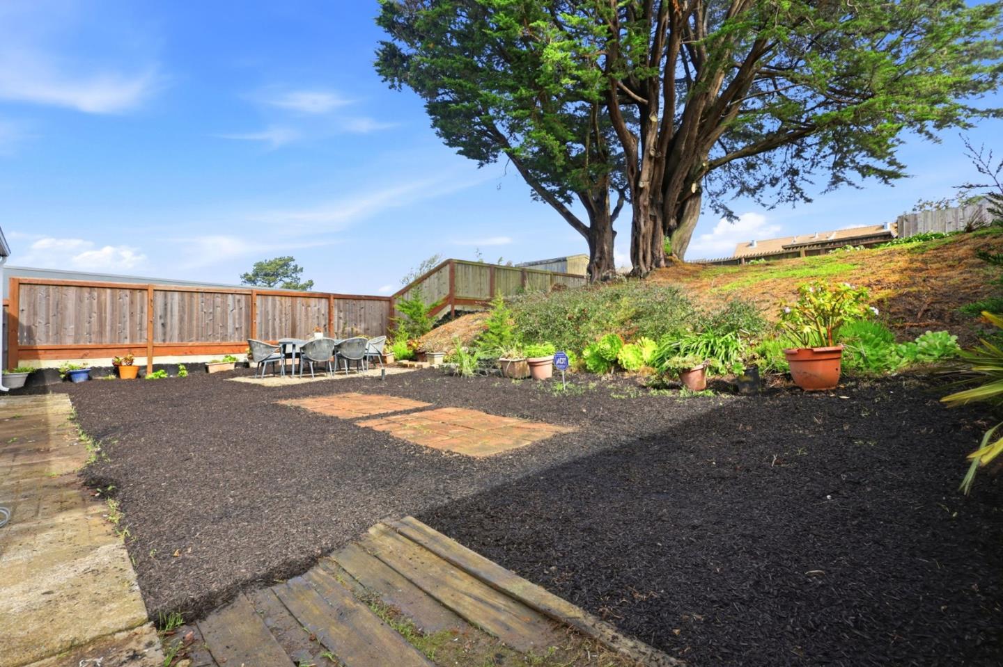 Detail Gallery Image 18 of 21 For 467 Heathcliff Dr, Pacifica,  CA 94044 - 4 Beds | 2 Baths