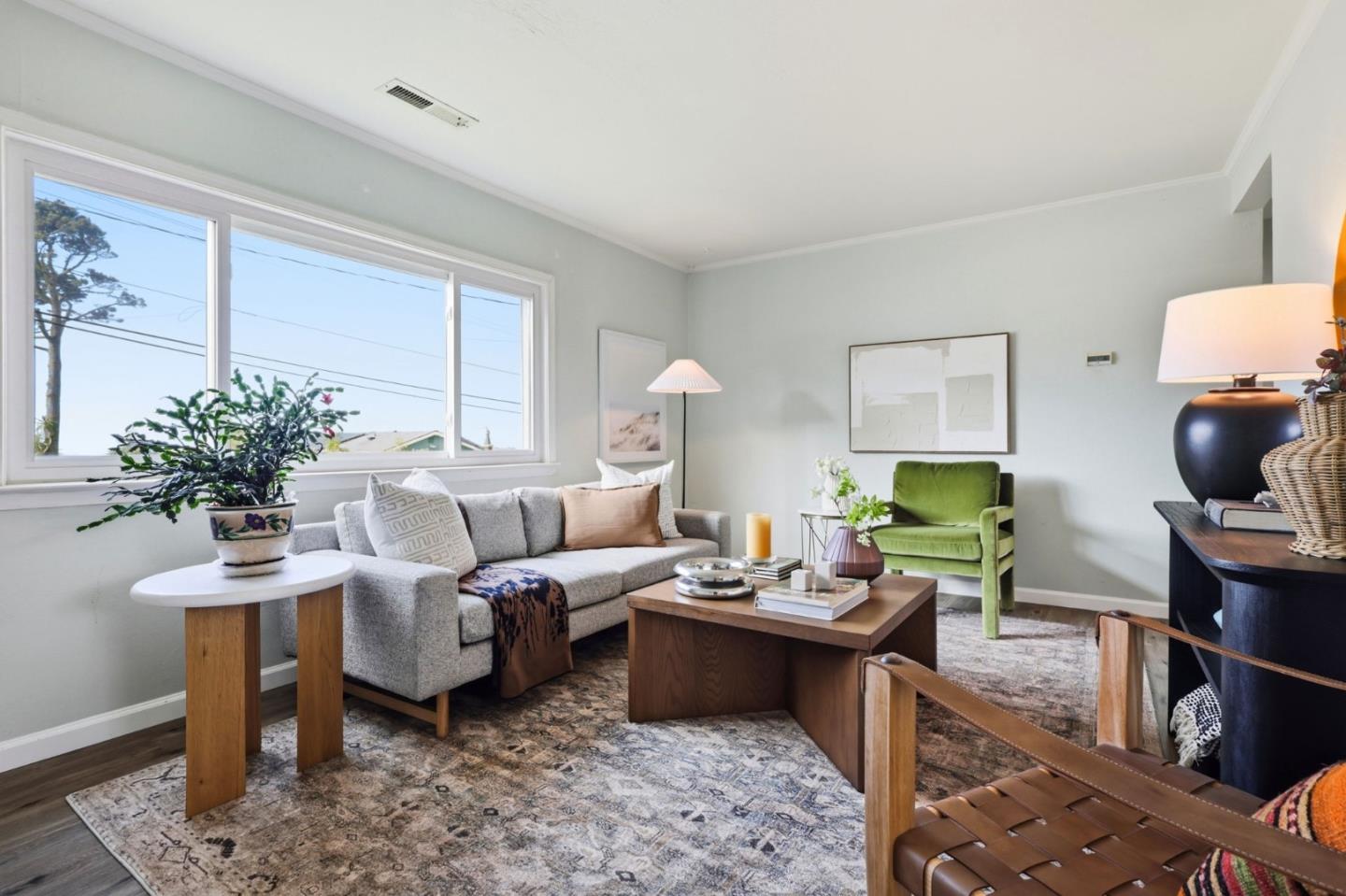 Detail Gallery Image 3 of 21 For 467 Heathcliff Dr, Pacifica,  CA 94044 - 4 Beds | 2 Baths