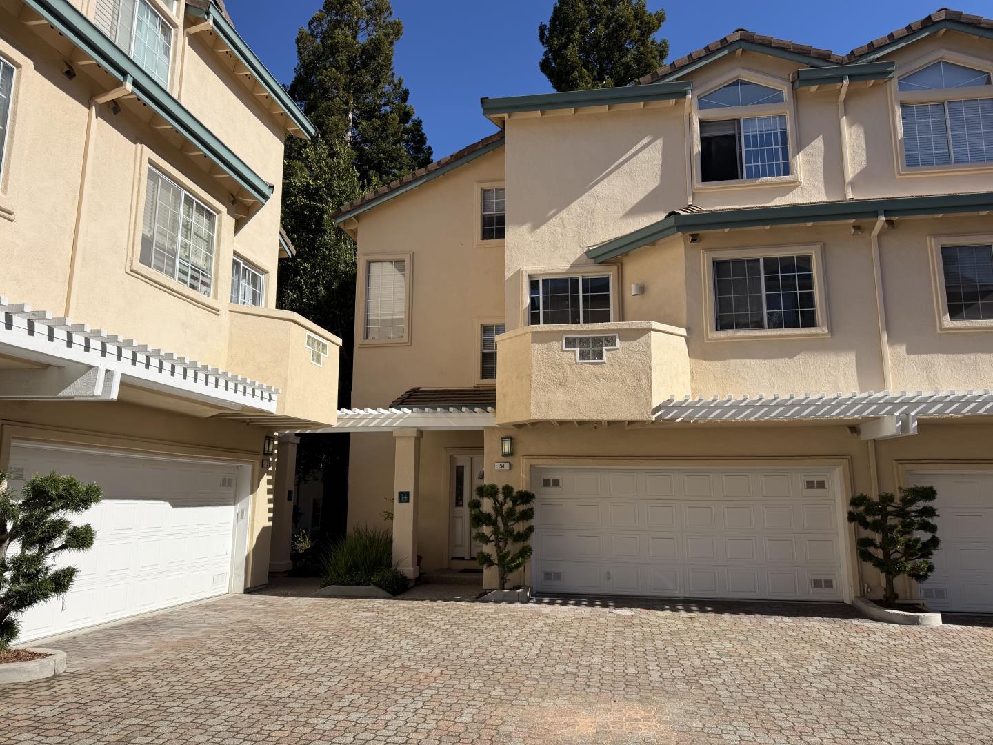 Detail Gallery Image 2 of 20 For 4173 El Camino Real #34,  Palo Alto,  CA 94306 - 3 Beds | 3/1 Baths