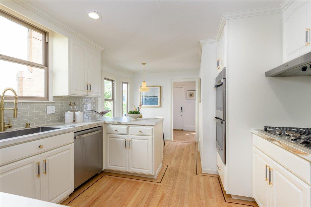 Detail Gallery Image 4 of 16 For 418 College Ave, San Francisco,  CA 94112 - 3 Beds | 2/1 Baths