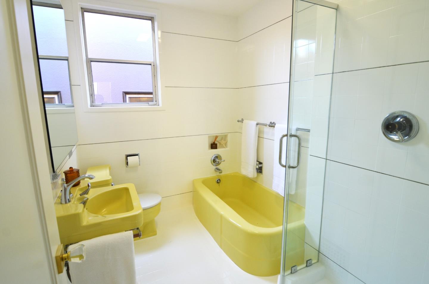 Detail Gallery Image 5 of 16 For 418 College Ave, San Francisco,  CA 94112 - 3 Beds | 2/1 Baths