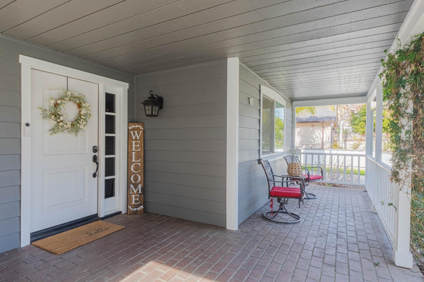 Detail Gallery Image 3 of 38 For 18 Hancock Cir, Salinas,  CA 93906 - 3 Beds | 2/1 Baths