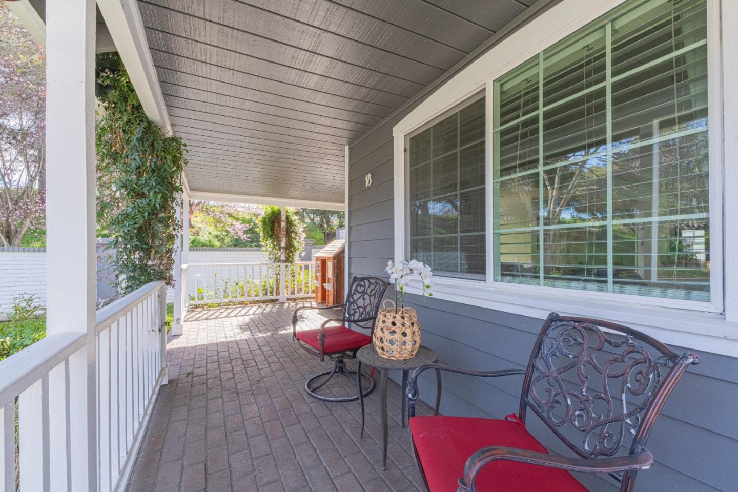 Detail Gallery Image 4 of 38 For 18 Hancock Cir, Salinas,  CA 93906 - 3 Beds | 2/1 Baths