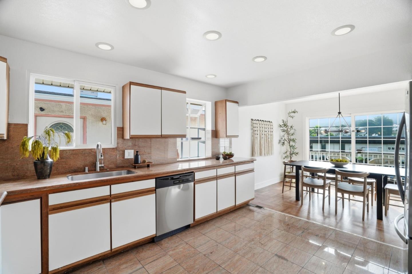 Detail Gallery Image 10 of 29 For 1469 Southgate Ave, Daly City,  CA 94015 - 4 Beds | 3 Baths