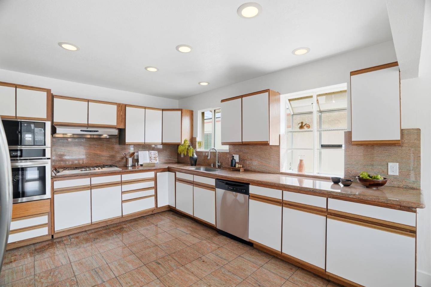 Detail Gallery Image 8 of 29 For 1469 Southgate Ave, Daly City,  CA 94015 - 4 Beds | 3 Baths