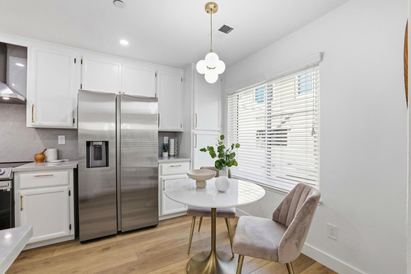 Detail Gallery Image 13 of 33 For 982 La Mesa Ter #E,  Sunnyvale,  CA 94086 - 3 Beds | 2/1 Baths