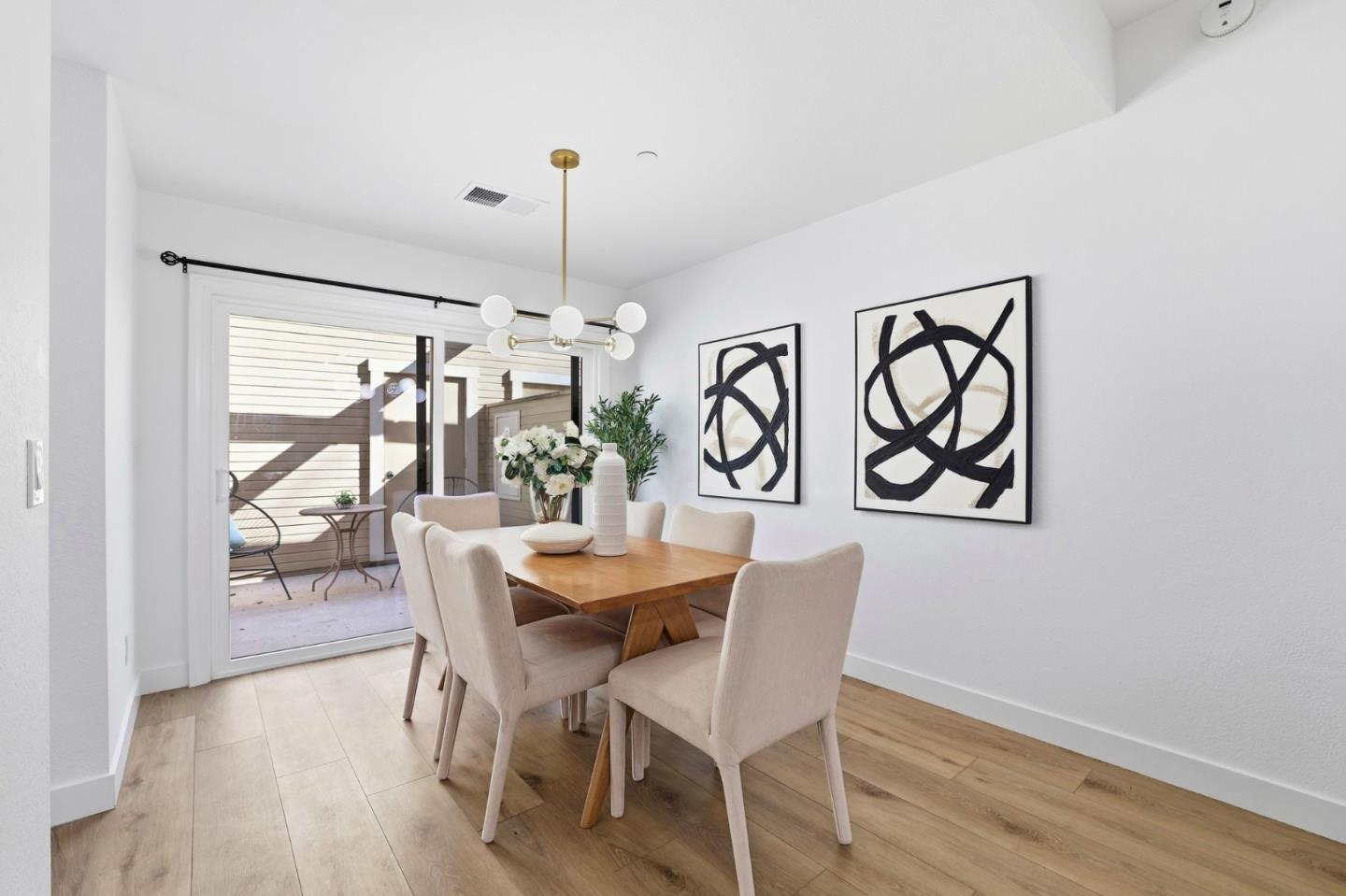 Detail Gallery Image 14 of 33 For 982 La Mesa Ter #E,  Sunnyvale,  CA 94086 - 3 Beds | 2/1 Baths