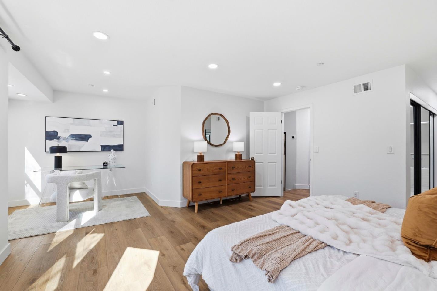 Detail Gallery Image 21 of 33 For 982 La Mesa Ter #E,  Sunnyvale,  CA 94086 - 3 Beds | 2/1 Baths