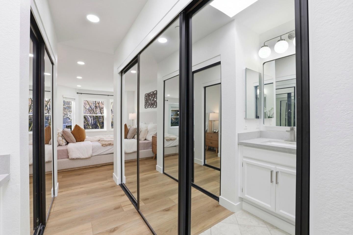 Detail Gallery Image 22 of 33 For 982 La Mesa Ter #E,  Sunnyvale,  CA 94086 - 3 Beds | 2/1 Baths