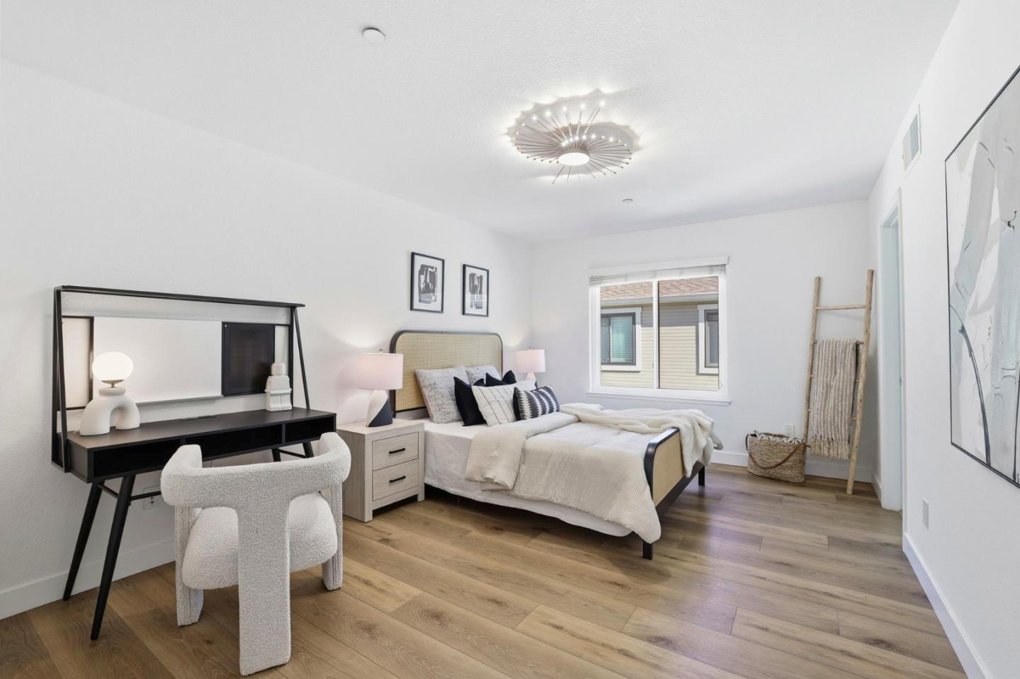 Detail Gallery Image 24 of 33 For 982 La Mesa Ter #E,  Sunnyvale,  CA 94086 - 3 Beds | 2/1 Baths