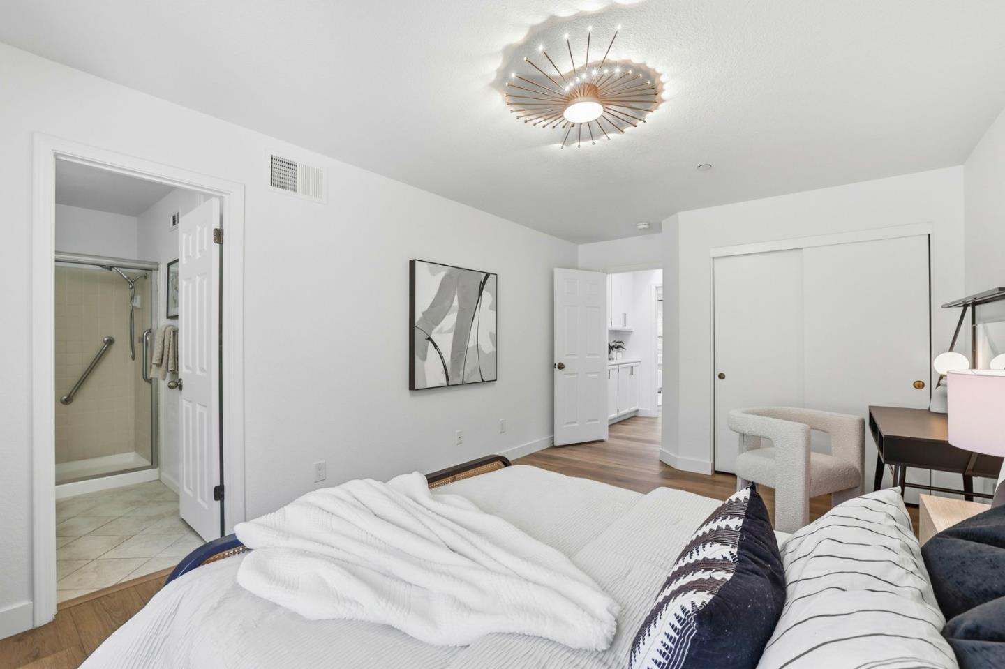 Detail Gallery Image 26 of 33 For 982 La Mesa Ter #E,  Sunnyvale,  CA 94086 - 3 Beds | 2/1 Baths