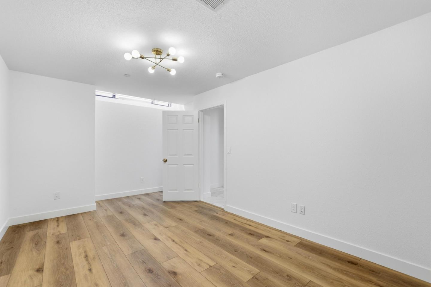 Detail Gallery Image 29 of 33 For 982 La Mesa Ter #E,  Sunnyvale,  CA 94086 - 3 Beds | 2/1 Baths