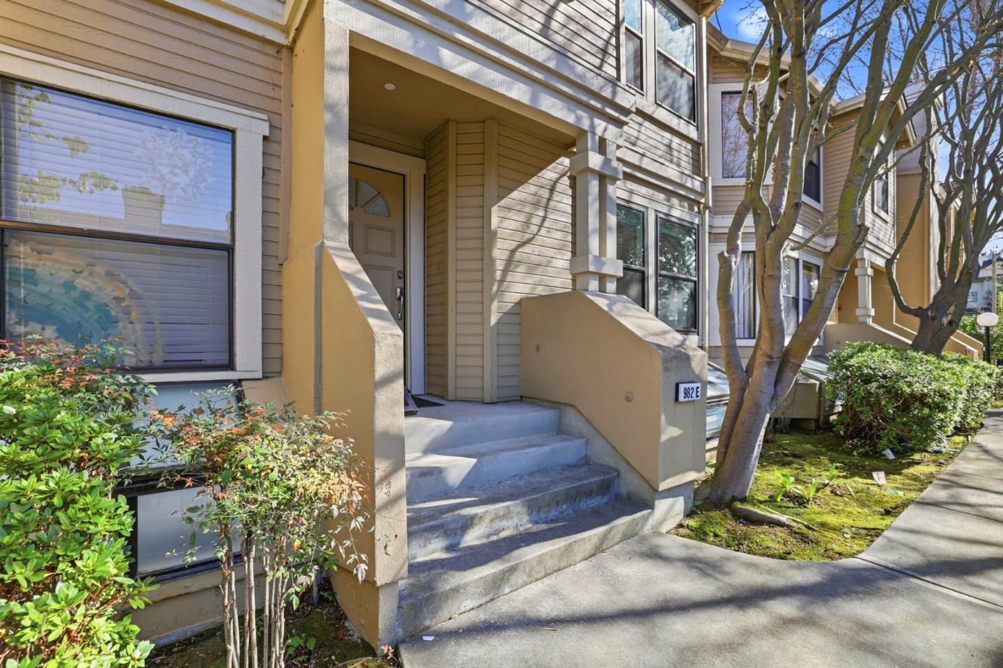 Detail Gallery Image 3 of 33 For 982 La Mesa Ter #E,  Sunnyvale,  CA 94086 - 3 Beds | 2/1 Baths