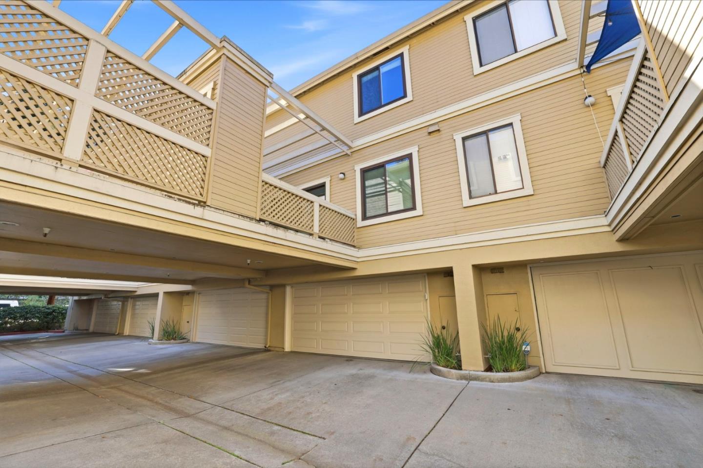 Detail Gallery Image 33 of 33 For 982 La Mesa Ter #E,  Sunnyvale,  CA 94086 - 3 Beds | 2/1 Baths