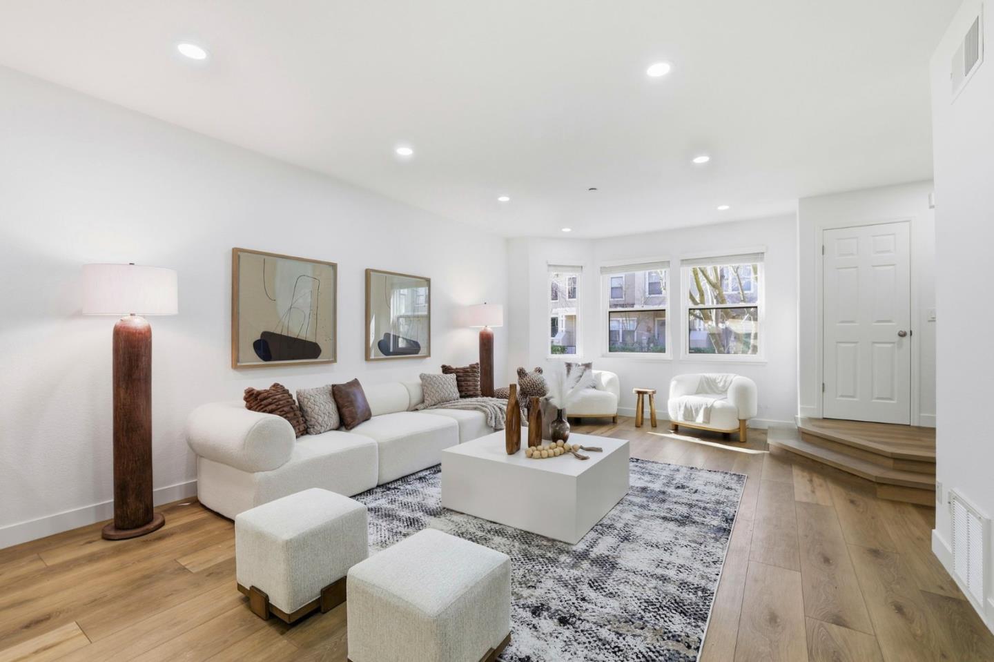 Detail Gallery Image 5 of 33 For 982 La Mesa Ter #E,  Sunnyvale,  CA 94086 - 3 Beds | 2/1 Baths