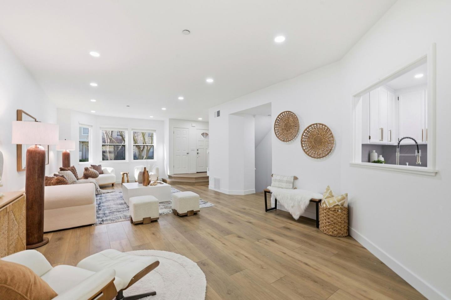 Detail Gallery Image 8 of 33 For 982 La Mesa Ter #E,  Sunnyvale,  CA 94086 - 3 Beds | 2/1 Baths