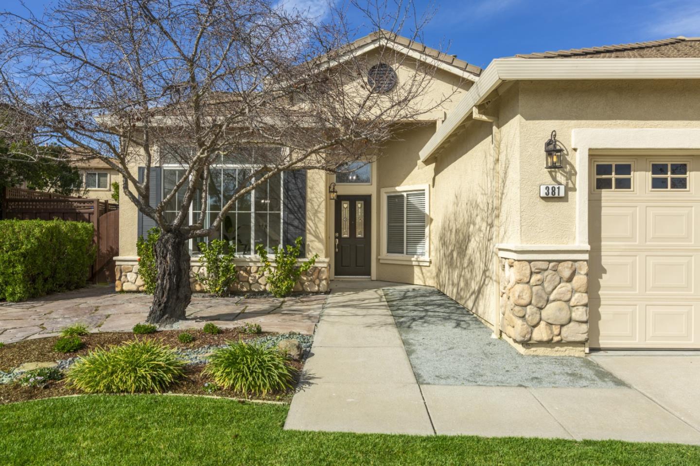 Detail Gallery Image 4 of 48 For 381 Bryce Dr, Morgan Hill,  CA 95037 - 4 Beds | 2 Baths