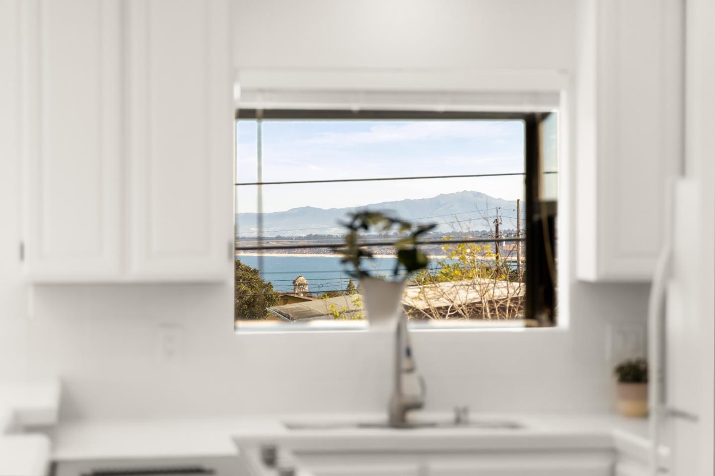 Detail Gallery Image 11 of 40 For 1201 Hoffman Ave, Monterey,  CA 93940 - 3 Beds | 2 Baths