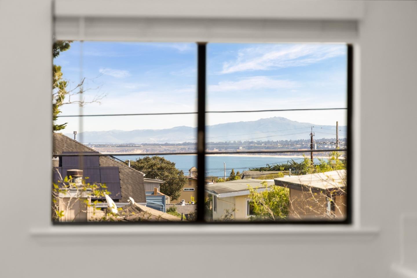 Detail Gallery Image 12 of 40 For 1201 Hoffman Ave, Monterey,  CA 93940 - 3 Beds | 2 Baths