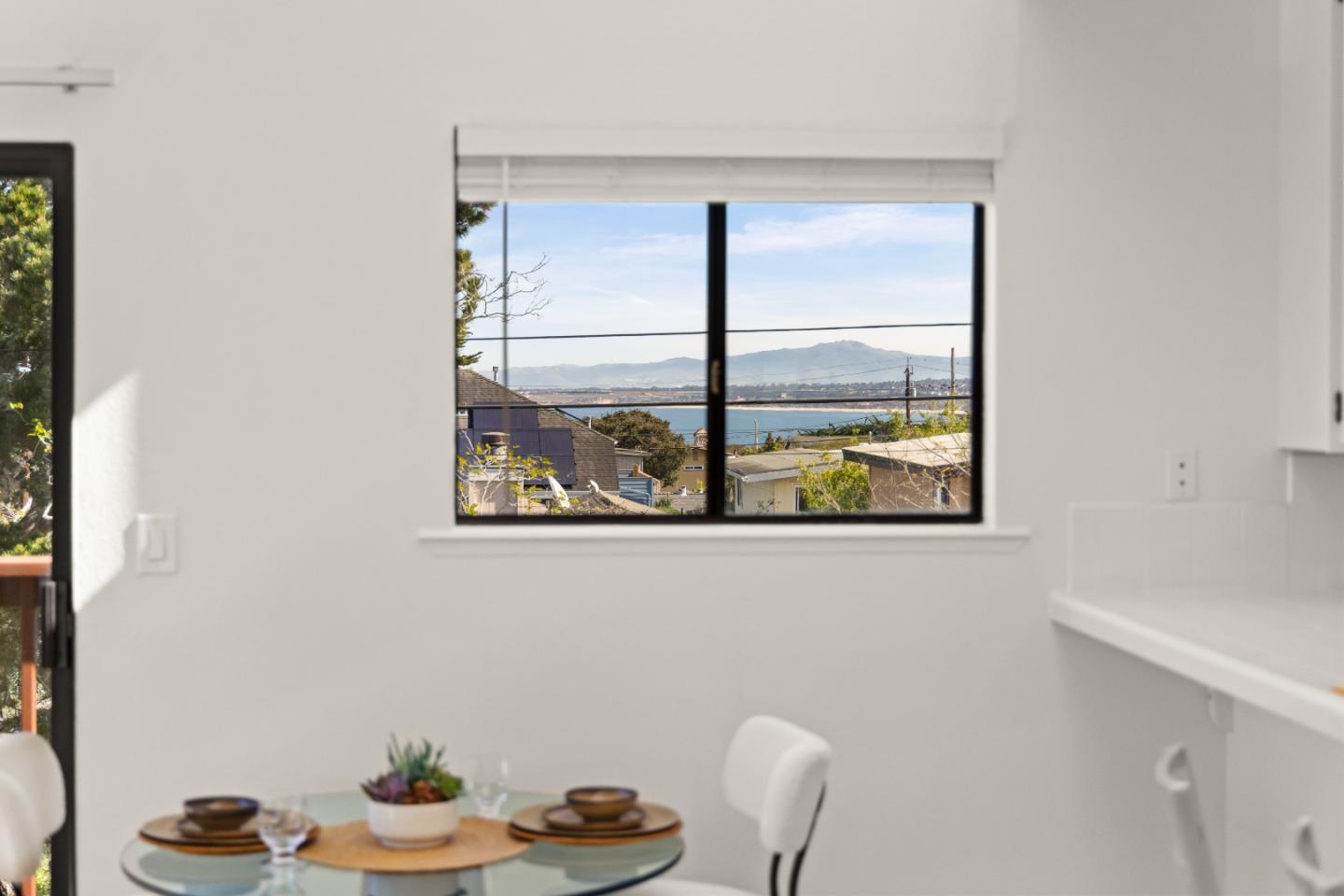 Detail Gallery Image 7 of 40 For 1201 Hoffman Ave, Monterey,  CA 93940 - 3 Beds | 2 Baths