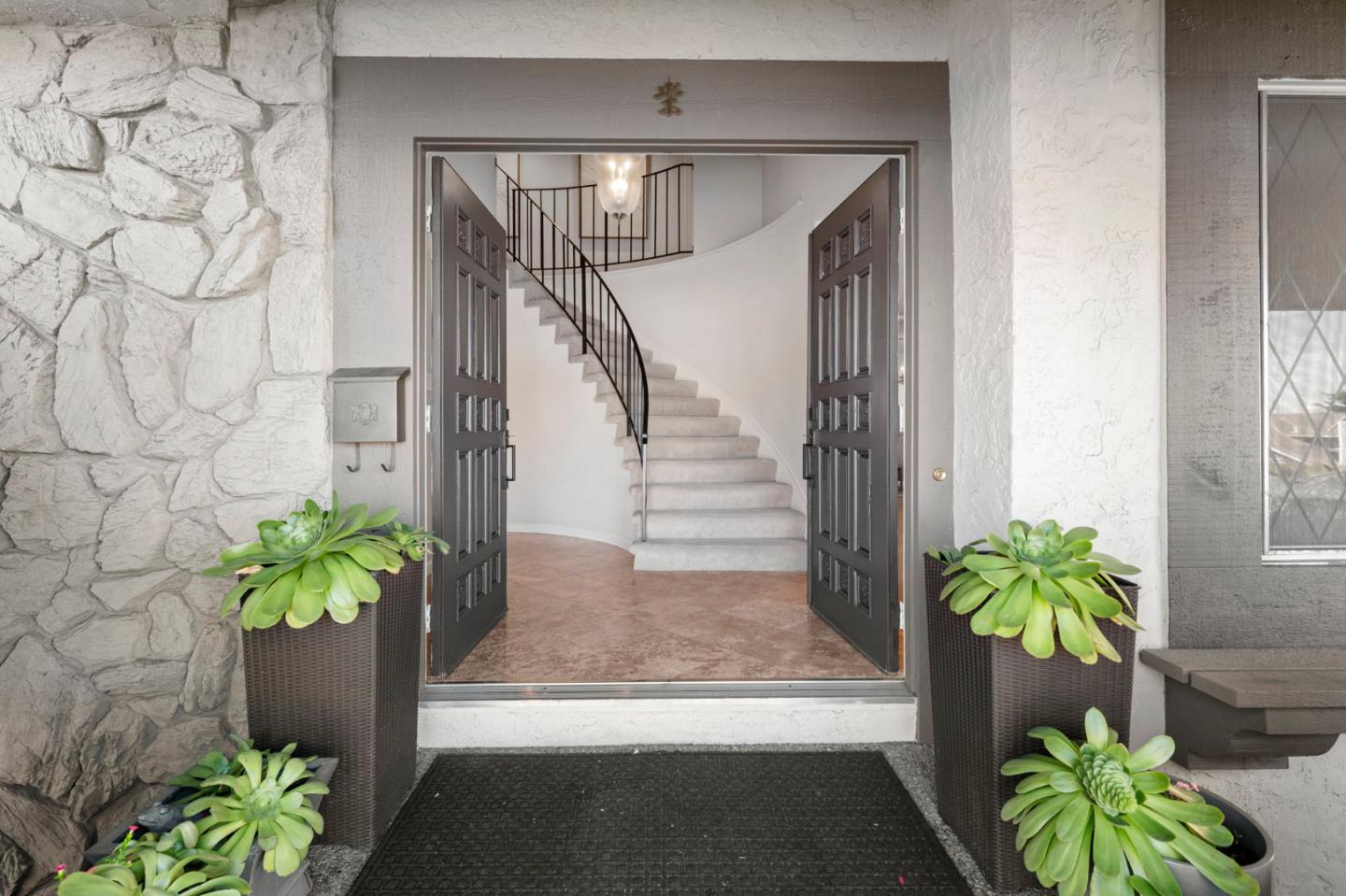 Detail Gallery Image 4 of 78 For 2056 Fairmont Dr, San Mateo,  CA 94402 - 6 Beds | 4 Baths