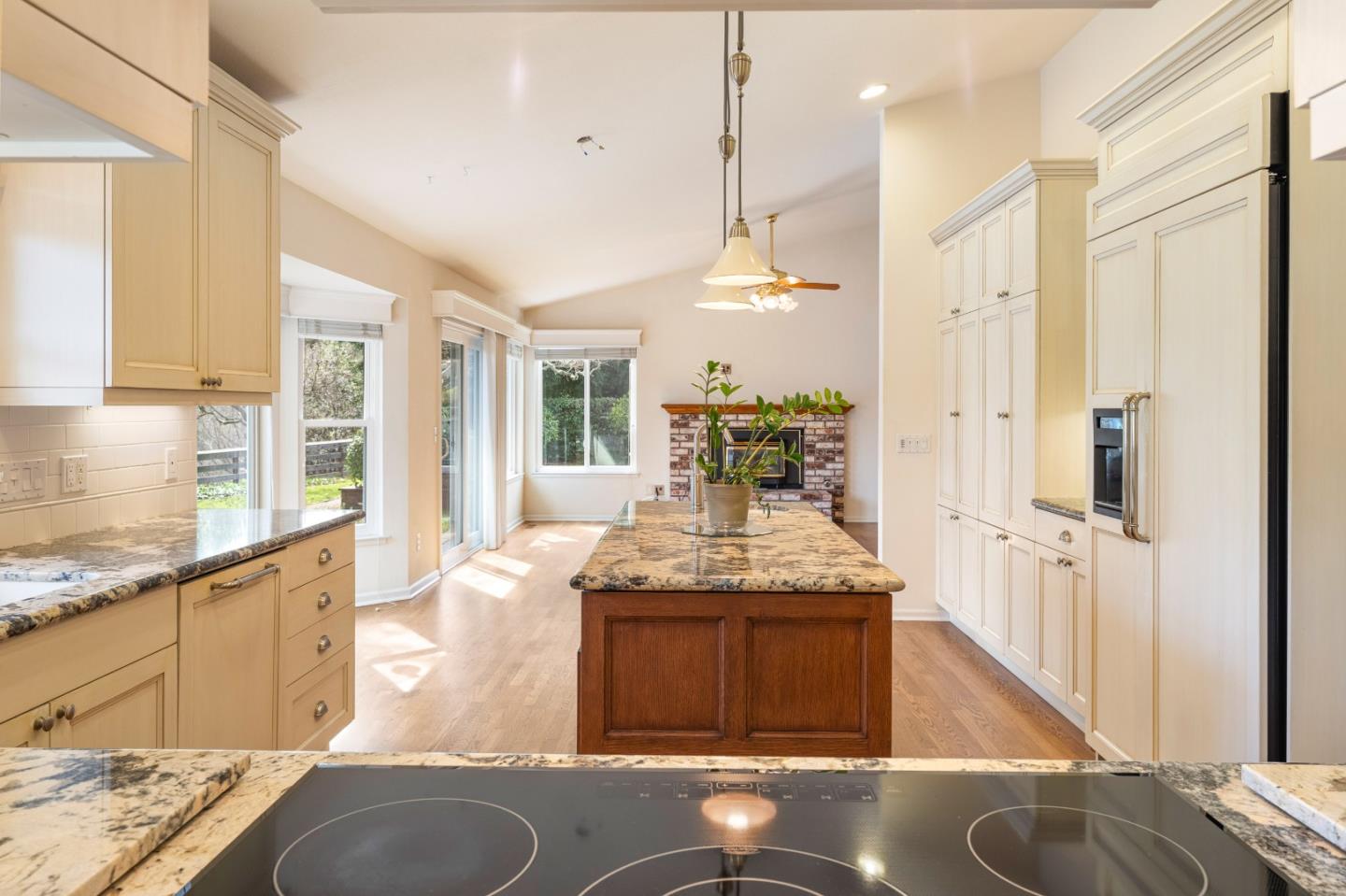 Detail Gallery Image 10 of 38 For 22241 Toro Hills Dr, Salinas,  CA 93908 - 4 Beds | 2/1 Baths