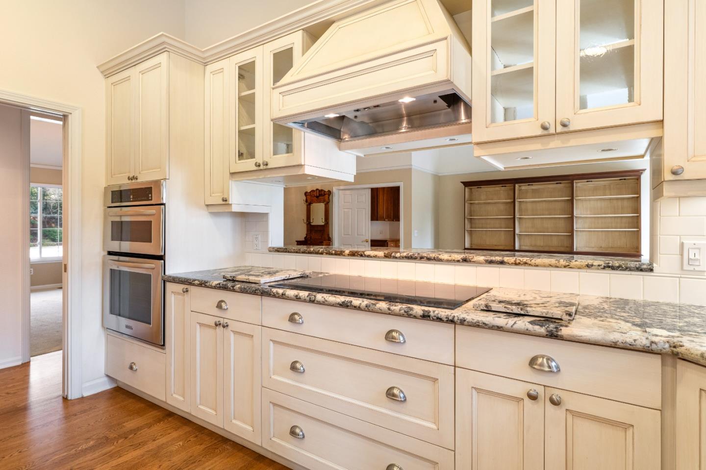 Detail Gallery Image 13 of 38 For 22241 Toro Hills Dr, Salinas,  CA 93908 - 4 Beds | 2/1 Baths