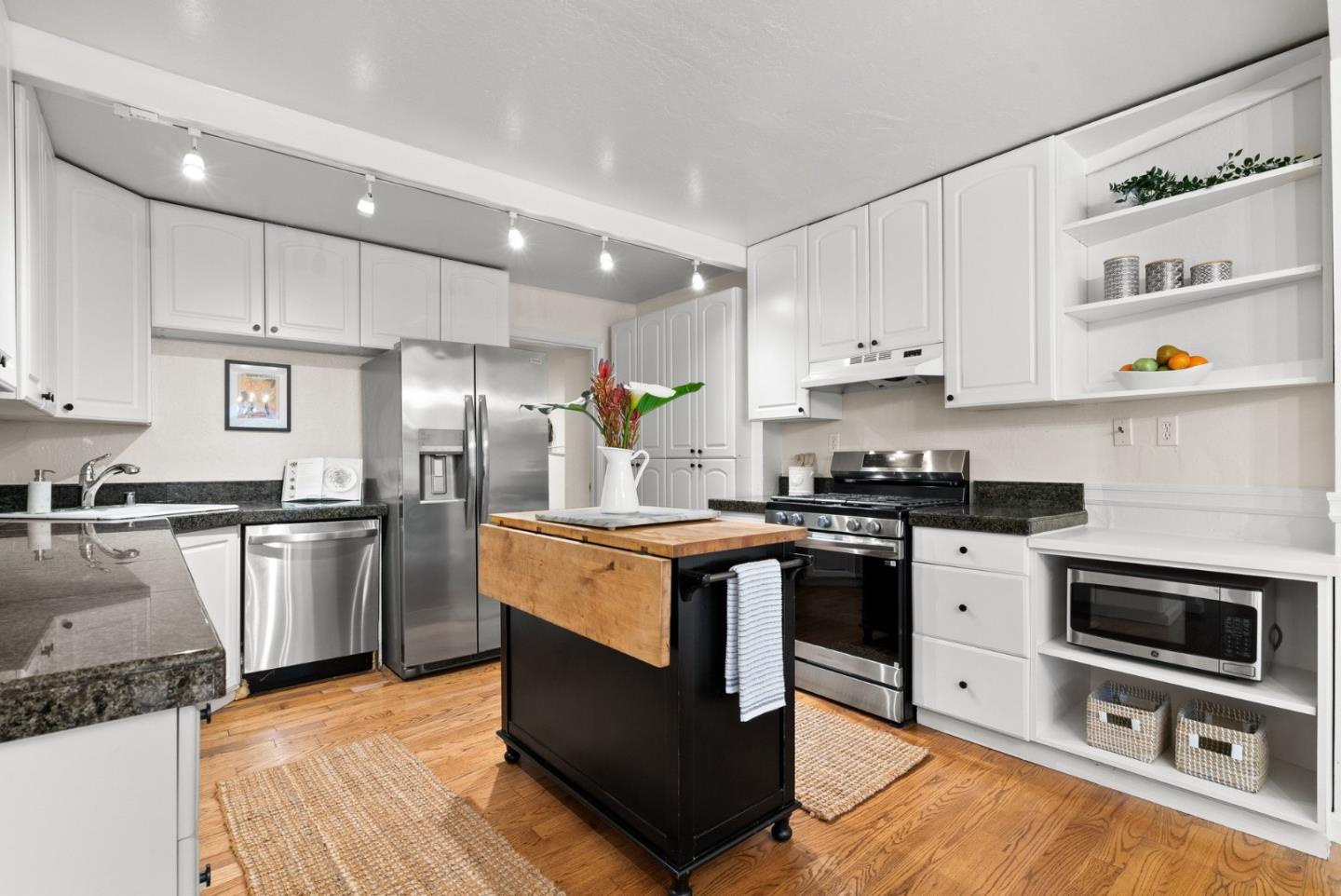 Detail Gallery Image 10 of 36 For 600 Cook Way, Ben Lomond,  CA 95005 - 4 Beds | 2/1 Baths