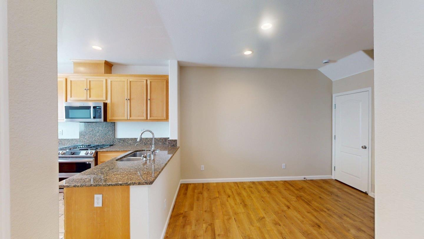 Detail Gallery Image 8 of 28 For 2189 Pomme Ct, San Jose,  CA 95125 - 3 Beds | 3 Baths