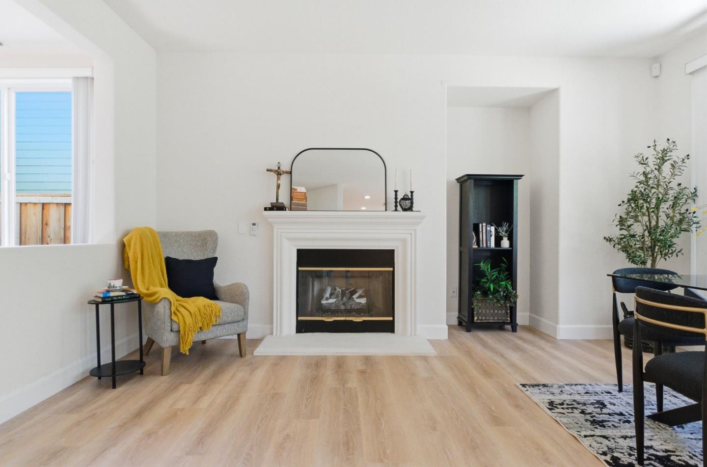 Detail Gallery Image 10 of 51 For 166 Kensington Cir, Hercules,  CA 94547 - 4 Beds | 3/1 Baths