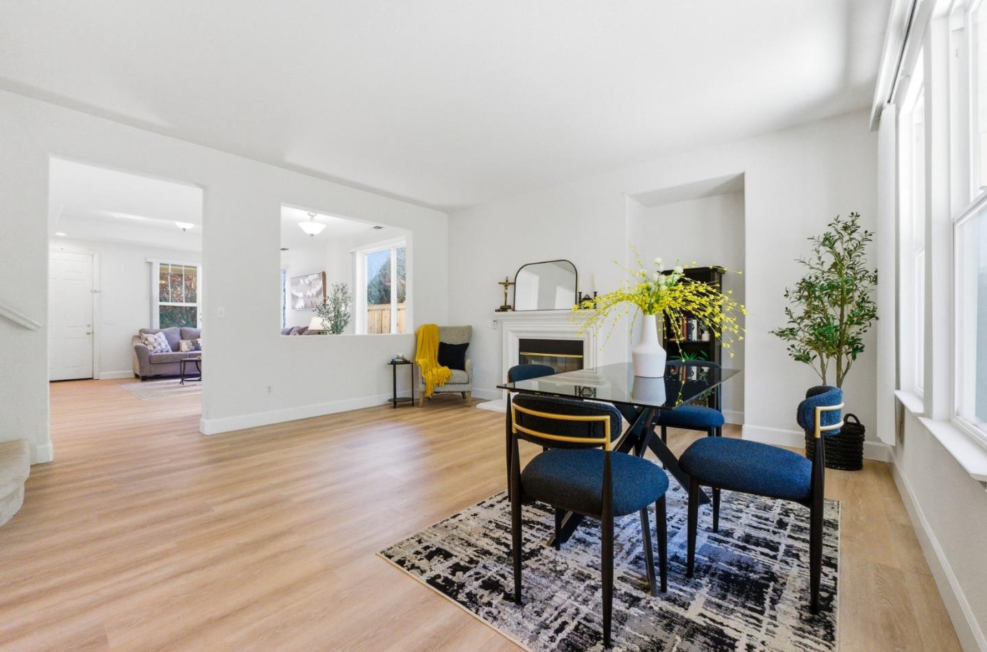 Detail Gallery Image 11 of 51 For 166 Kensington Cir, Hercules,  CA 94547 - 4 Beds | 3/1 Baths