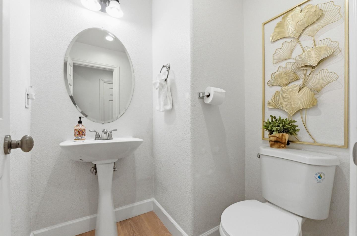 Detail Gallery Image 17 of 51 For 166 Kensington Cir, Hercules,  CA 94547 - 4 Beds | 3/1 Baths