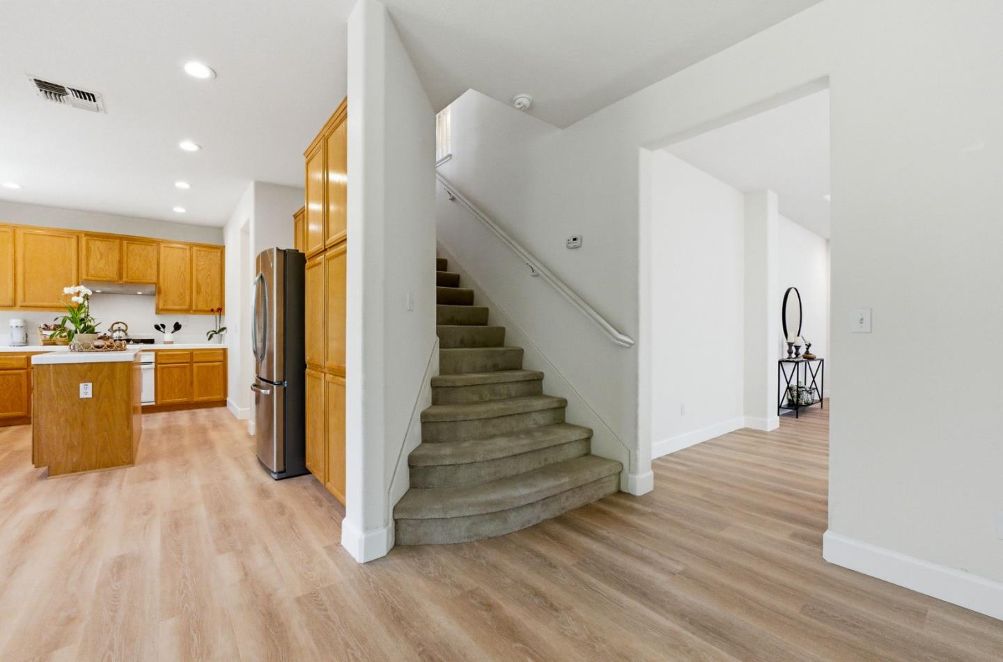 Detail Gallery Image 18 of 51 For 166 Kensington Cir, Hercules,  CA 94547 - 4 Beds | 3/1 Baths