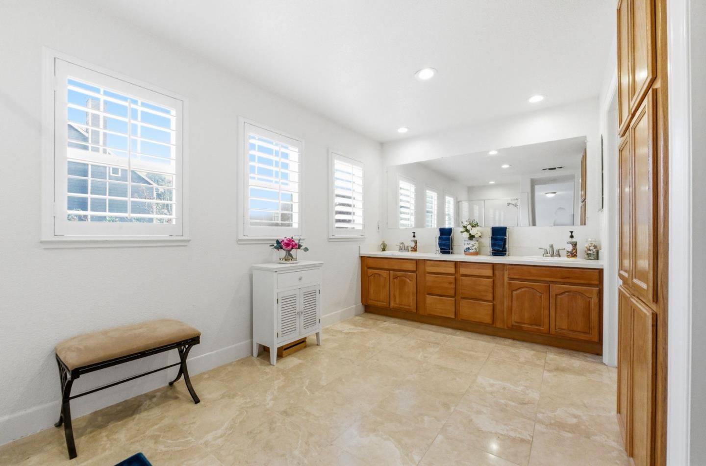 Detail Gallery Image 22 of 51 For 166 Kensington Cir, Hercules,  CA 94547 - 4 Beds | 3/1 Baths