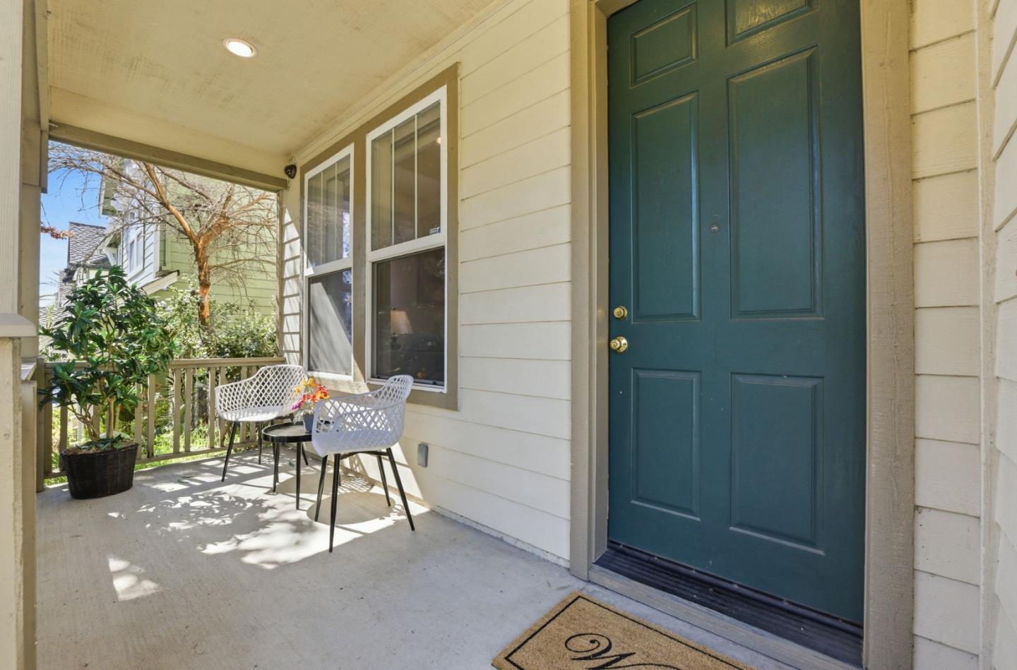 Detail Gallery Image 3 of 51 For 166 Kensington Cir, Hercules,  CA 94547 - 4 Beds | 3/1 Baths