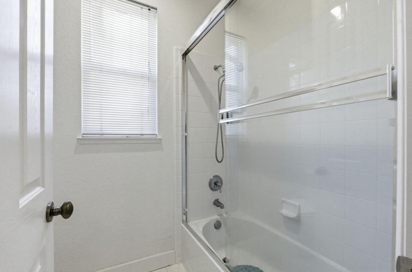 Detail Gallery Image 32 of 51 For 166 Kensington Cir, Hercules,  CA 94547 - 4 Beds | 3/1 Baths