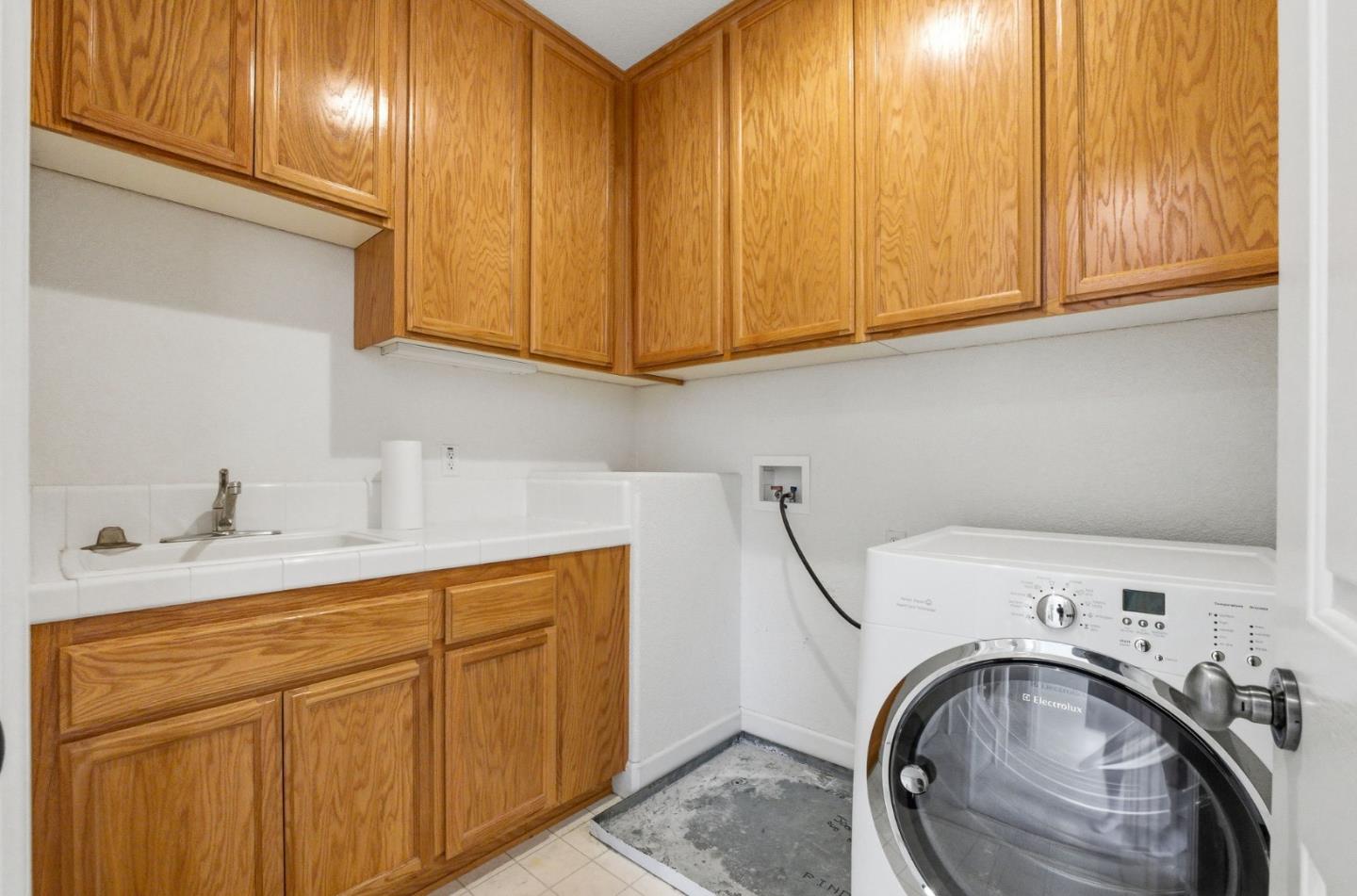 Detail Gallery Image 37 of 51 For 166 Kensington Cir, Hercules,  CA 94547 - 4 Beds | 3/1 Baths