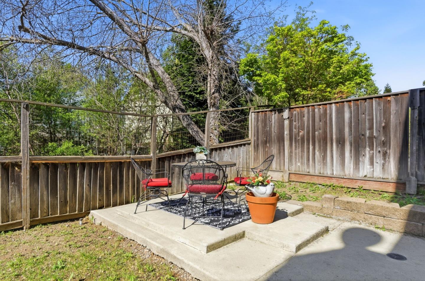 Detail Gallery Image 43 of 51 For 166 Kensington Cir, Hercules,  CA 94547 - 4 Beds | 3/1 Baths