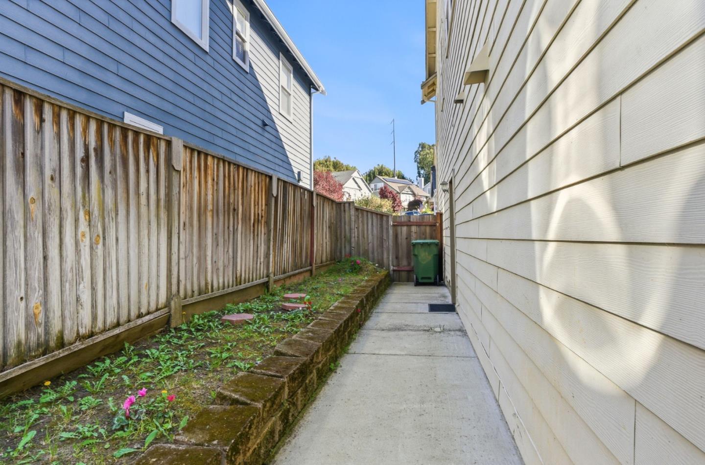 Detail Gallery Image 47 of 51 For 166 Kensington Cir, Hercules,  CA 94547 - 4 Beds | 3/1 Baths