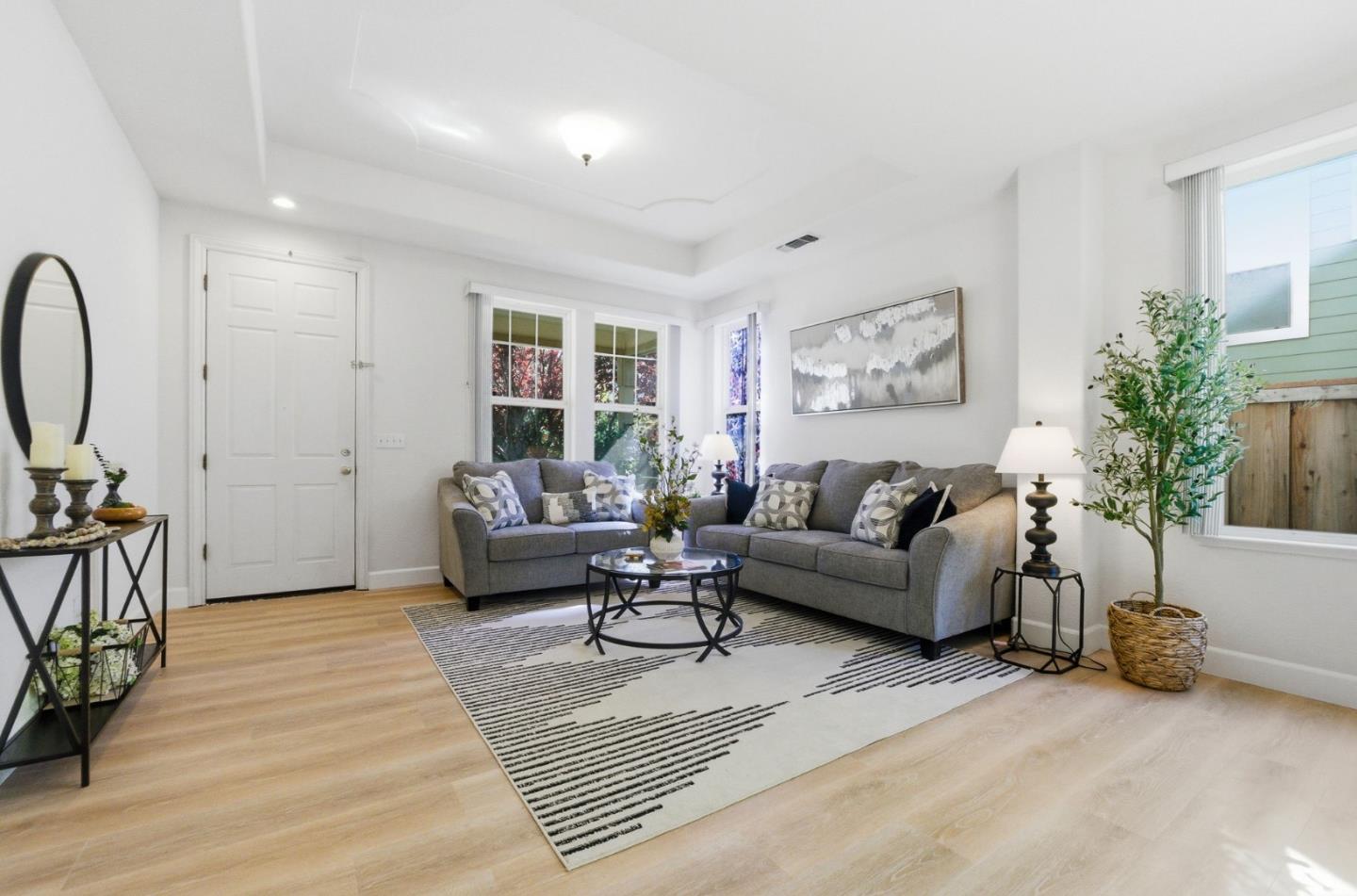 Detail Gallery Image 6 of 51 For 166 Kensington Cir, Hercules,  CA 94547 - 4 Beds | 3/1 Baths