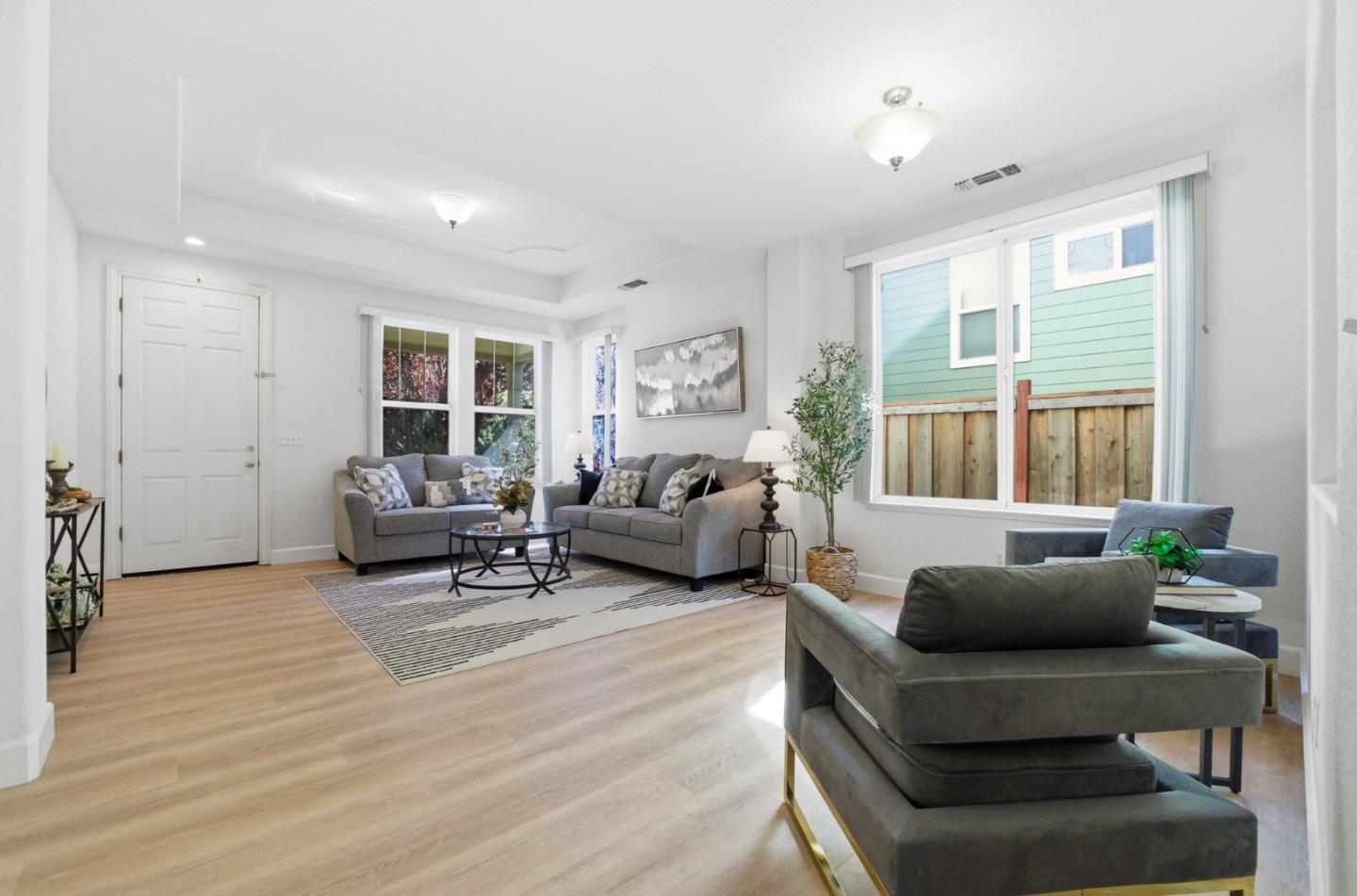 Detail Gallery Image 7 of 51 For 166 Kensington Cir, Hercules,  CA 94547 - 4 Beds | 3/1 Baths