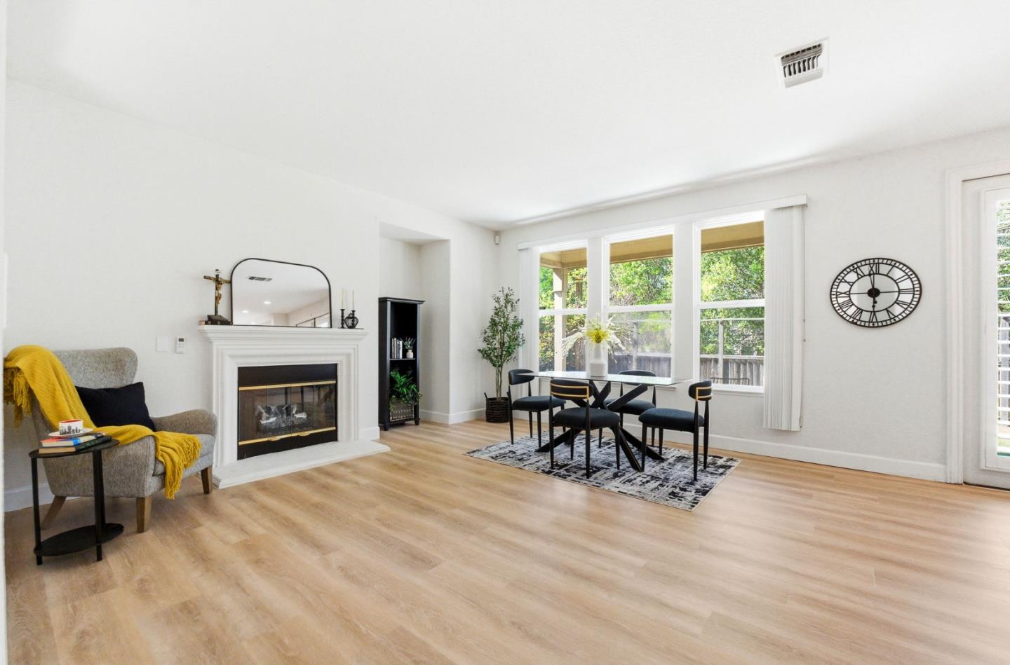 Detail Gallery Image 9 of 51 For 166 Kensington Cir, Hercules,  CA 94547 - 4 Beds | 3/1 Baths